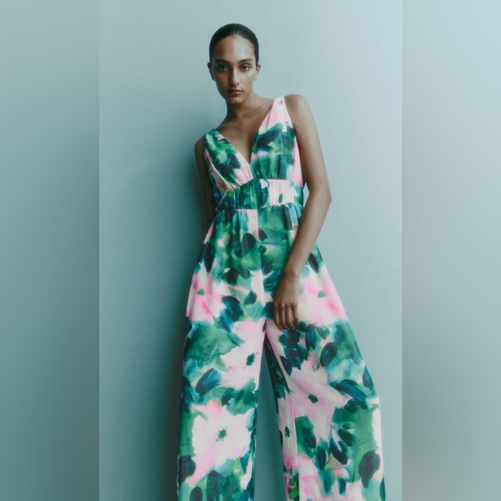 Zara Women's Green V-Neck Sleeveless Floral Jumpsuit, Size Small